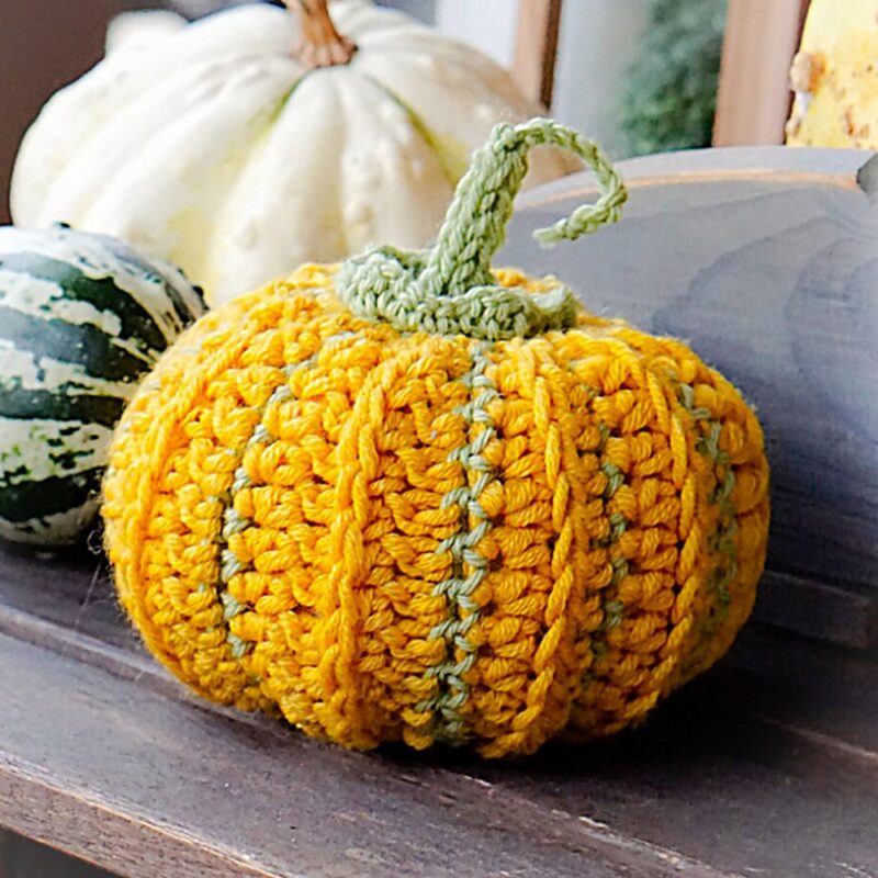 crocheted-pumpkins-in-two-sizes-free-pattern-crochet-pumpkin-pattern