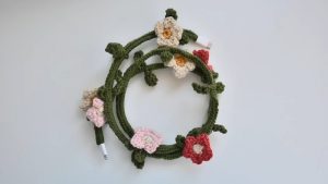 Crochet Charger Cord Cover Vine With Flowers step 6